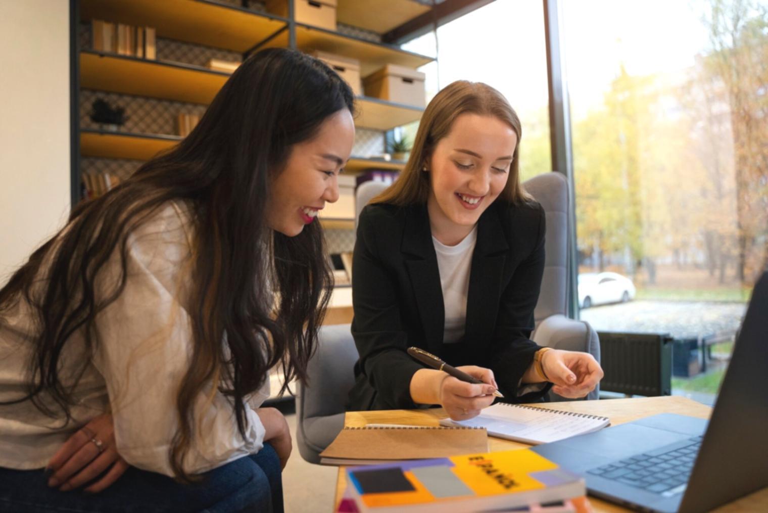 Moderne Büroumgebung von kwevadisar